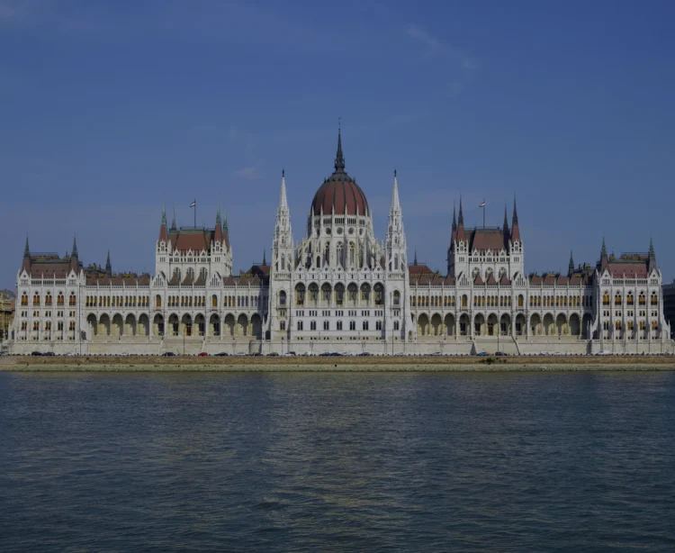 Ungarisches Parlament in Budapest an der Donau