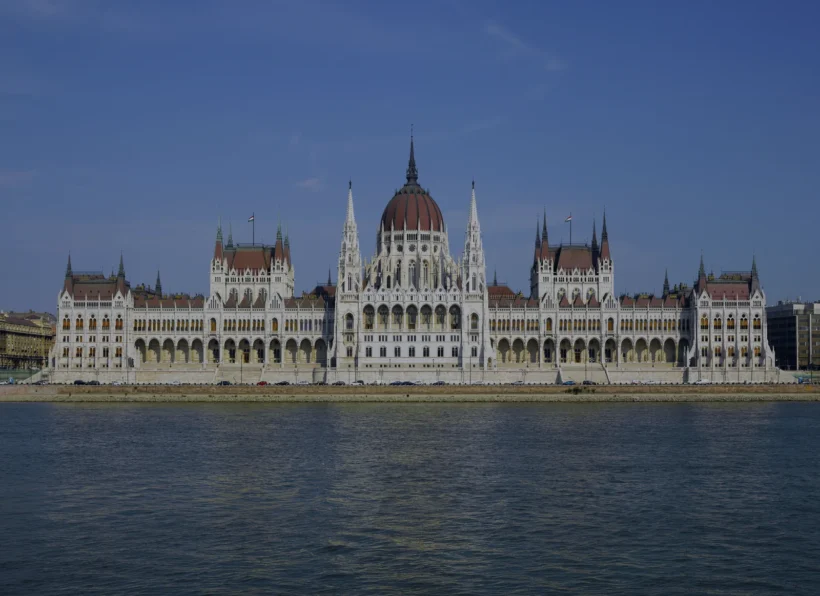 Budapester Parlament – Donauansicht Ungarisches Parlament in Budapest an der Donau