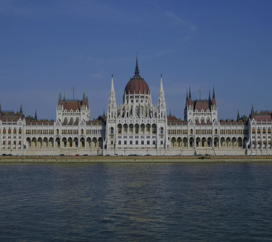 Ungarisches Parlament in Budapest an der Donau